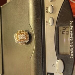 10k white gold ring size 6 with chocolate diamond chips